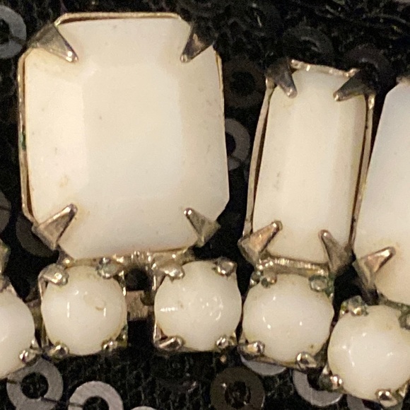 WEISS - vintage 50’s signed necklace w white milk glass rhinestones & hook clasp - Picture 14 of 16